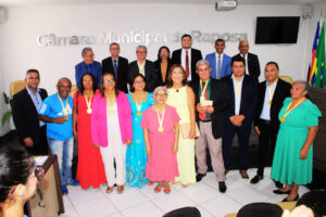 Câmara Municipal de Raposa presta homenagem a prefeito, personalidades e secretários municipais em sessão solene