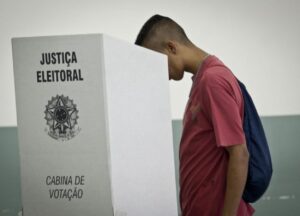 Campanha da Justiça Eleitoral motiva jovens a participarem das eleições