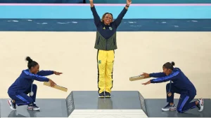 Rebeca Andrade é ouro no solo em Paris e se torna a maior medalhista brasileira dos Jogos Olímpicos