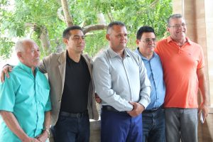 Vereador Leomar Pescados participa de almoço em homenagem ao Dia do Pastor ao lado do Deputado Pastor Gildenemyr